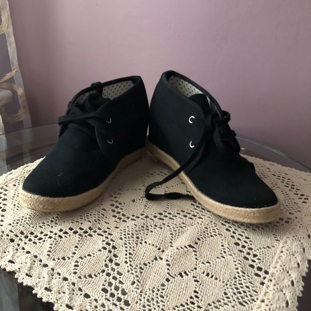 New with box ALDO women wedge shoes black color